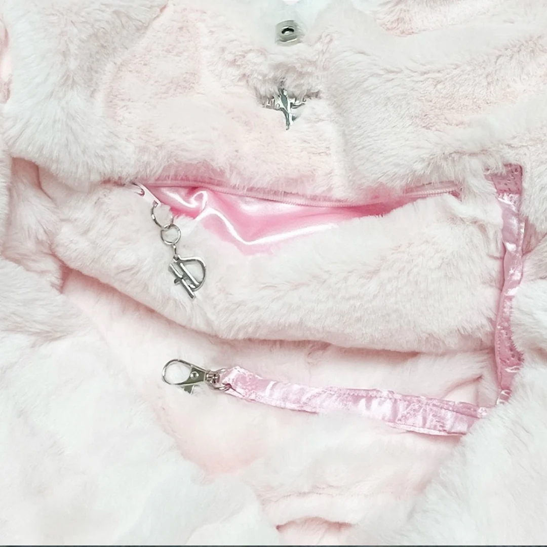 Glamour-Baby-Dog-Carrier-Blush-interior-Hello-Doggie