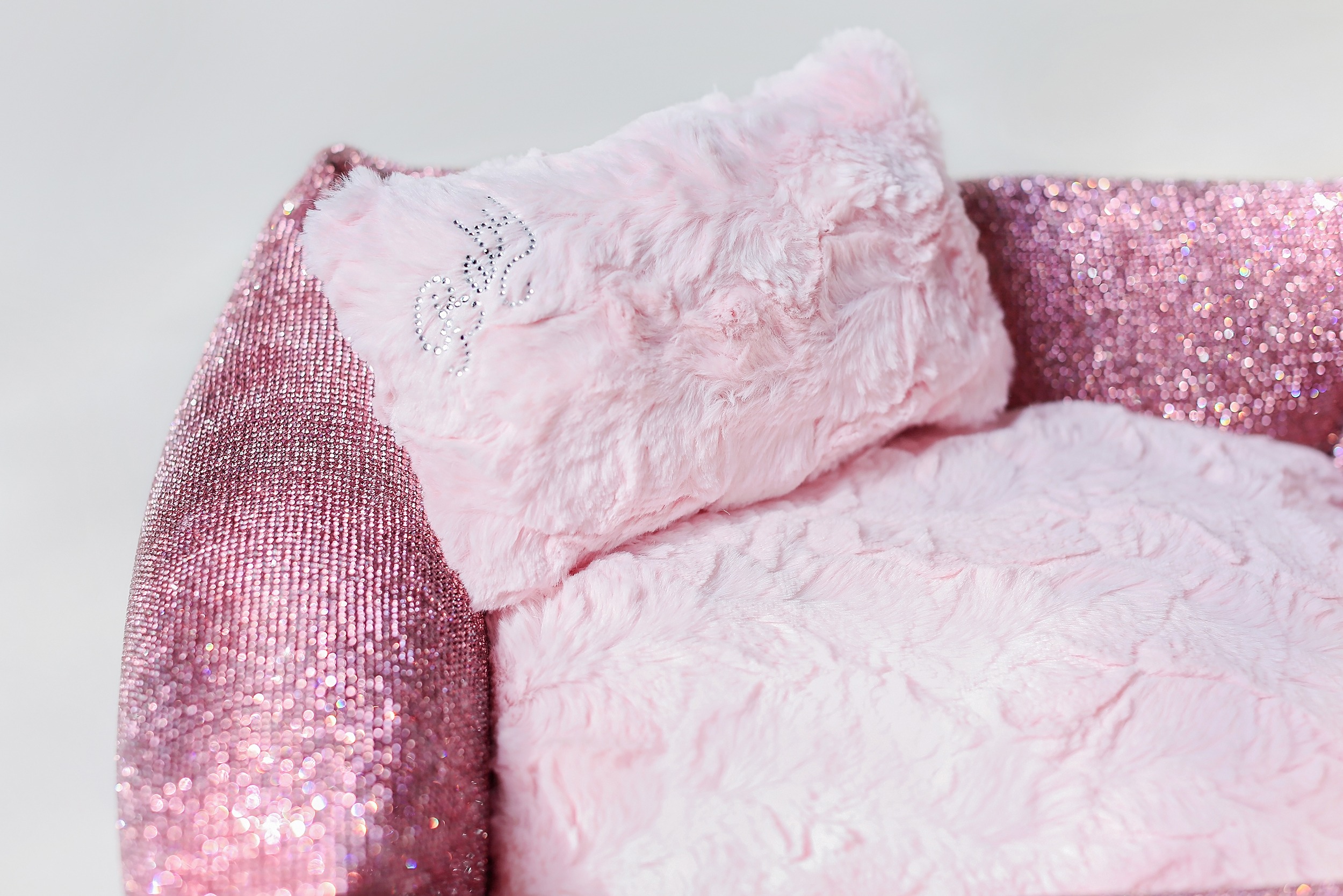 pink crystal dog bed-detailed