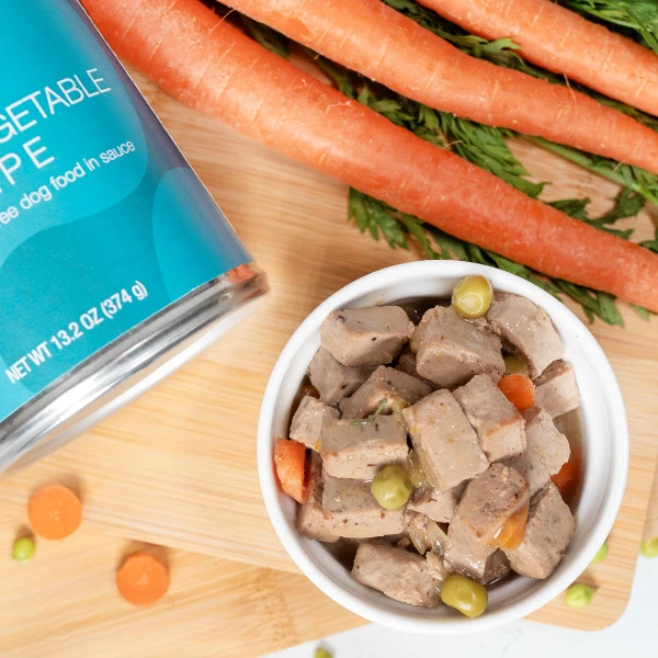 lifes abundance chicken vegetables canned dog food closeup